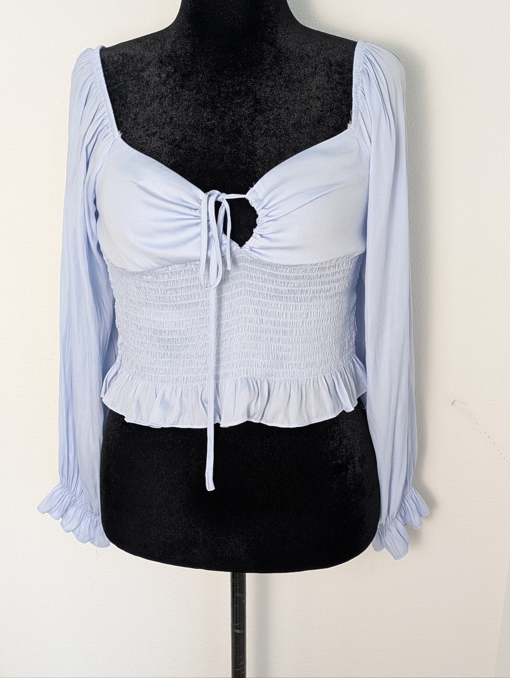 Fashion Nova Smocked Peasant Smocked Cropped Shirt Top Light Blue Size L New - Picture 3 of 11